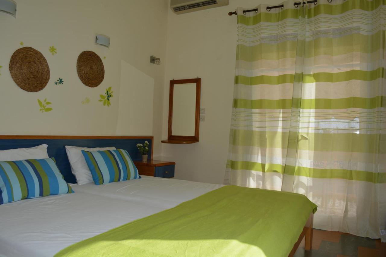 Dimitra Hotel Kaména Voúrla Rom bilde